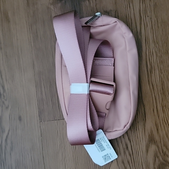 NWT Lululemon Belt Bag - Picture 4 of 4